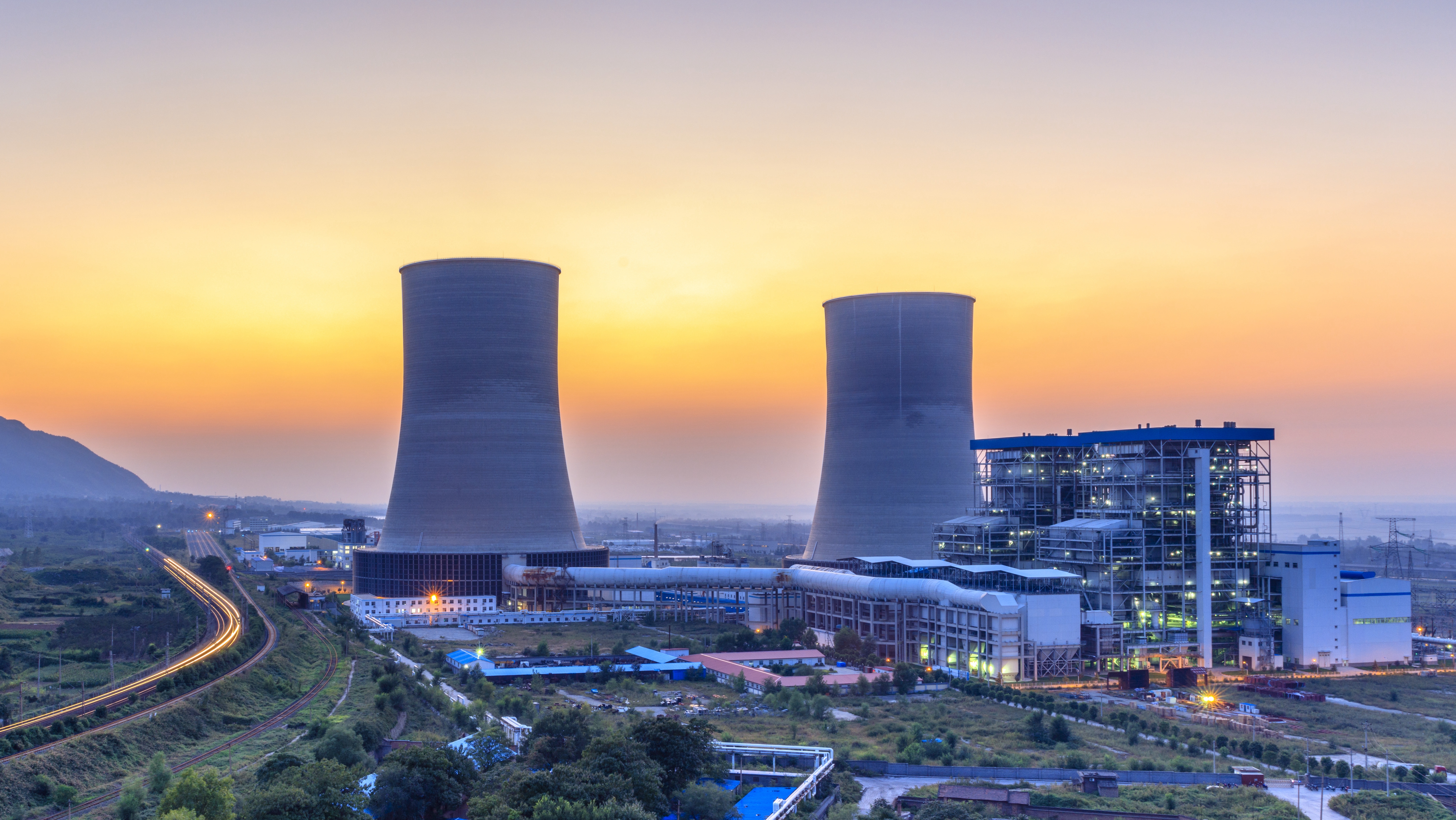 秦嶺發(fā)電有限公司兩臺66萬千瓦機組.jpg