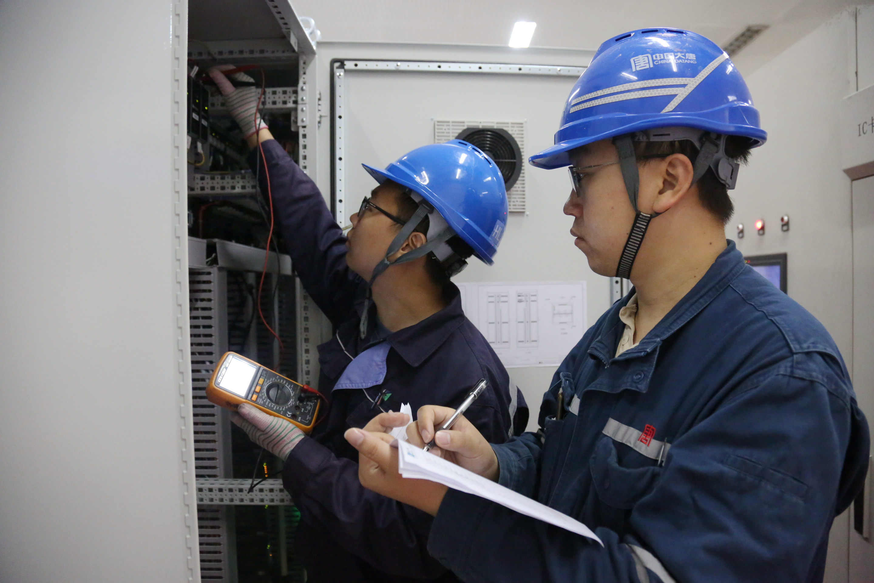 3在機(jī)柜上電前檢查，檢查電源線路和接地電阻.jpg